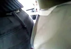 Een zwarte man voor de camera neukte de bus en kwam in meisje heeft sex met paard de kont