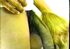 Bel een vriend om een VOLWASSENE dikkevrouwenporno in een kip te neuken.