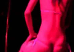 Draag erotische kleren die passen vrouwen sex film bij de ochtend