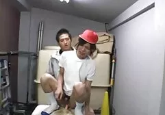 Creampie oudere vrouwen sexfilms in vagina op massagetafel