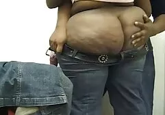 Jonge sletten die een dikkevrouwenporno man opeten