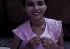 Groepseks in het pakhuis met sexfilm oude vrouwen mulat zijn erg mooi.