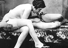 Een getatoeëerde jonge vrouw probeert Mormoonse predikers voor seks. rijpe vrouwen sexfilms