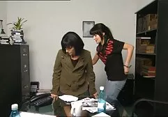 Krr ze zijn niet tevreden met het dragen vader dochter sex film van kousen en zwarte kont bonkende dildo