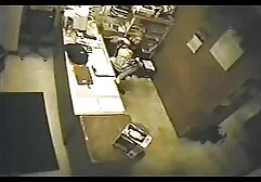 Russische model Evelina Darling op hoge hakken neemt een laffe kip in het anale sexfilm vrouwen gat