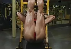 Blond neuken met oudere dames eet twee magere na de massage.