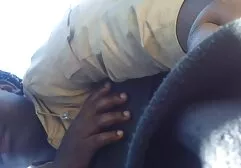 Blond die vrouwvriendelijke sex film een vent op de parkeerplaats z ' n ferrari pijpt.