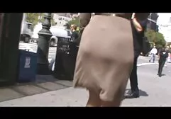 Ze begonnen te neuken in het park meisje neukt met paard en eindigden thuis.