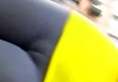 Een man die een blonde slet eet voor oudere vrouwen sex films de webcam.