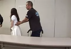 Hij sexfilm voor vrouwen zag de camera verborgen onder de zoom van de jurk.