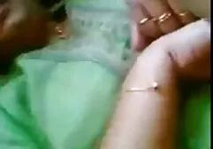 blanke meid die haar vagina sex film voor vrouwen verandert is Harig onder haar rok.