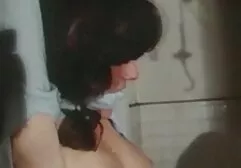 Een man sexfilms oudere vrouwen scheurde twee meisjes met een geweldige dikke lul.