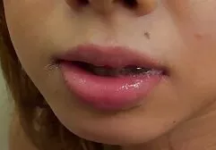 Zuig de man met het masker oudere dames sex en ga op zijn Gezicht zitten.