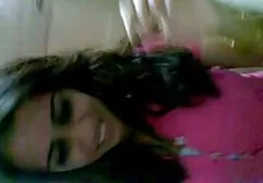 De volle Oude sex met oudere dames man maakt de mond van het meisje en neukt het geile meisje in de kleine natte vagina