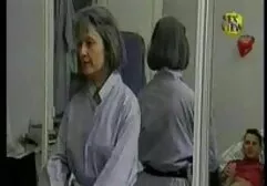 Zwarte vent die een grote penis in de vagina van een hotel vader dochter sex film kamergenoot steekt, vol kousen.