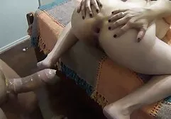 Oude vrouw zuigt en betast de fallus van een jonge man oude vrouwen sex films