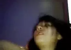 Slikt het sperma van haar man in porno dikke dames en neukt met een dildo.