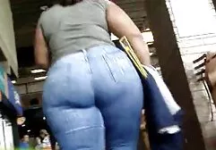 De man die vrouwen afrukt met seksspeeltjes en haar sexfilms vrouwen kont en vagina neukt.