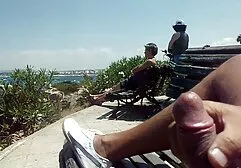 Schoonheid Abella Gevaar in kousen neem een dikke penis in het gat achter de oudere sexfilms