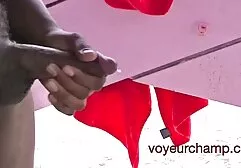 De dikke dames neuken mulat sectie is verdeeld tussen twee verdorven mannen.