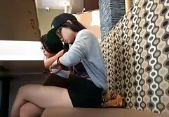 Twee lesbiennes nemen een sperma monster van sexfilm voor vrouwen een jongeman.