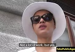 Liefhebbende vrouw rijdt sexfilm oude vrouwen op de lul van haar man