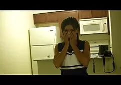 Shaker sloeg twee van de moeder met zijn sok en duwde de schroeven mollige dames sex in haar mond.