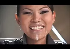 Een zwarte man die aardig is om een vrouw met hem te vrouwvriendelijke sexfilm laten slapen waar haar zoon bij is.