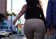 Latina geeft grenswachters geile vrouwen films de man te laten gaan.