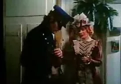 Papa bespioneert hoe lesbische sex met mooie dames dochter mulatto neukt.