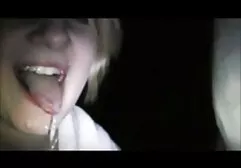 Studenten die hun tanden willen poetsen in de badkamer, meisje neukt met paard maar de man duwde de lul in de mond en vagina.