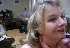 Een groep mannen die overspel plegen en sexfilms met oudere vrouwen waflieten met een pleister