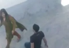 Dikke sex met mooie dames oude man neukte twee meisjes.