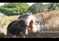 Etalagepop met groot gemolken terwijl hij haar man uitliet en rijpe dames neuken met de hand masturbeerde tot een orgasme.