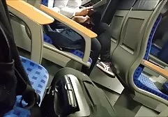 Casual haar begeerend met blauw haar verwend haar dikke dames neuken minnaar in het gat achter de