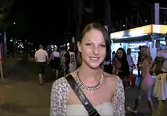 Kont schoongemaakt, meiden gewassen in oude vrouwen sex films de badkamer.