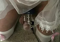 Volwassen masseurs helpen guy twee vrouwen neuken een man cum