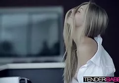 Een menigte verdorven mannen was sexfilms rijpe vrouwen vol brunette.