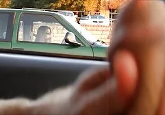 Twee studenten uit dikkevrouwenporno Koersk scheidden van een meisje voor een triootje.