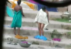 Burning brunette toont erotisch voor een website sex met jonge dames van hoeren.