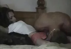 Een vriend plaatste de proboscis in de anale spleten van een roodharige sexfilm oude vrouwen student.