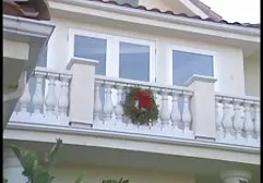 Shalashovka trekt zijn dikke penis aan en brengt marokkaanse sex film hem tot een orgasme.