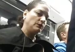 De man kwam thuis na overuren en haalde het dossier door sokken in bed. sexfilm voor vrouwen