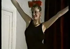 Erg chaotisch voor geld met een fotograaf. oudere vrouwen sexfilms