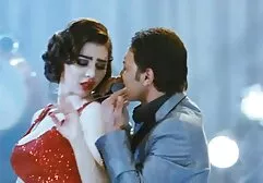 Stiefzusters die actief rijpe naakte dames de clit aaien waar broer bij is.